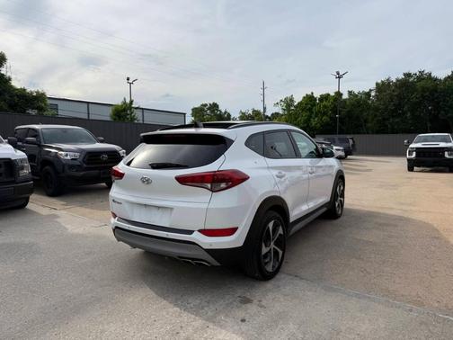 Dazzling White 2018 Hyundai TUCSON Value