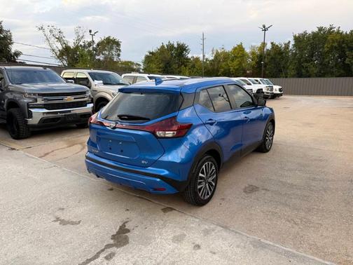 2022 Nissan Kicks SV