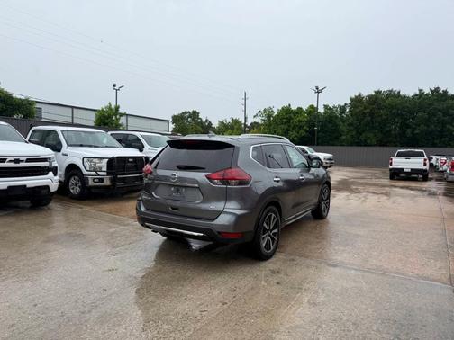 Gray 2019 Nissan Rogue SL