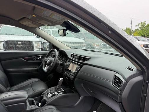 Gray 2019 Nissan Rogue SL