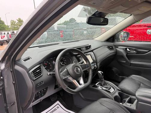 Gray 2019 Nissan Rogue SL