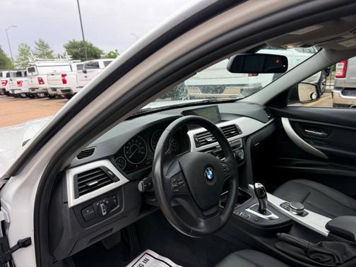 White 2018 BMW 320 i xDrive