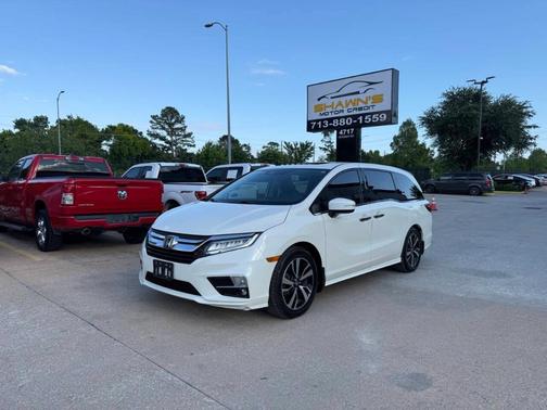 White 2018 Honda Odyssey Elite