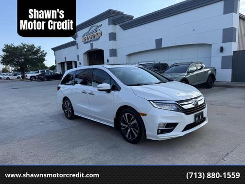 White 2018 Honda Odyssey Elite
