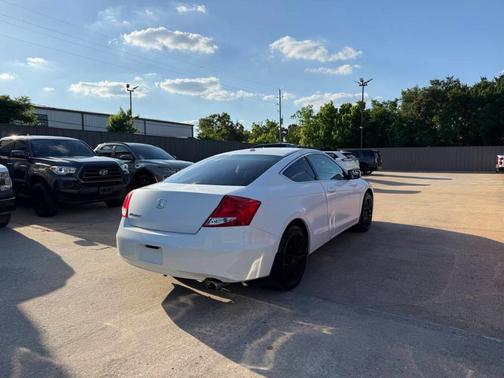 White 2011 Honda Accord EX-L