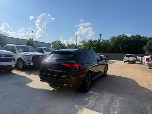Black 2024 Mercedes-Benz GLC 300 Base