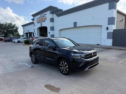 Deep Black Pearl Effect 2023 Volkswagen Taos 1.5T SE