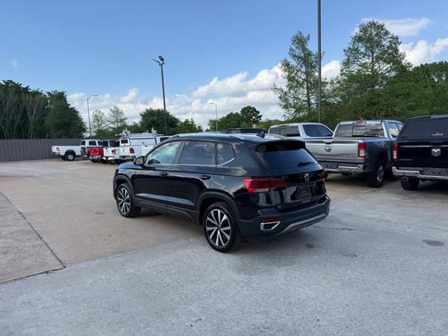 Deep Black Pearl Effect 2023 Volkswagen Taos 1.5T SE