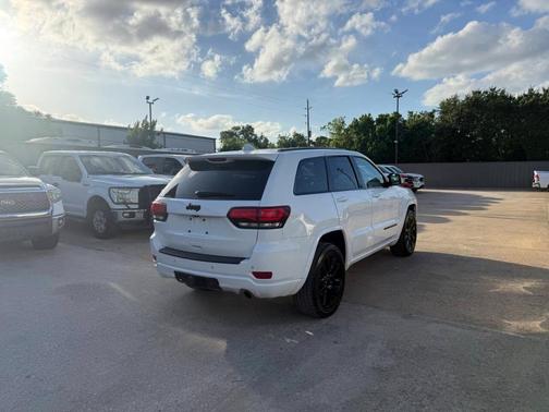 White 2021 Jeep Grand Cherokee Laredo