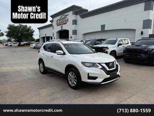 White 2018 Nissan Rogue SV