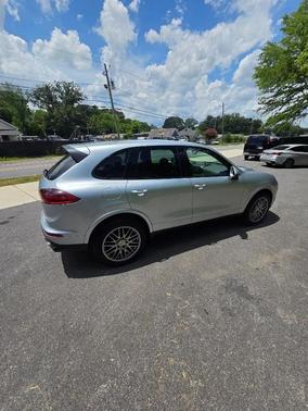 Rhodium Silver Metallic 2017 Porsche Cayenne Platinum Edition