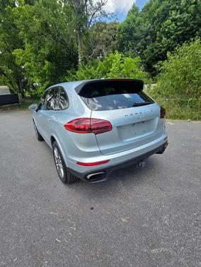 Rhodium Silver Metallic 2017 Porsche Cayenne Platinum Edition