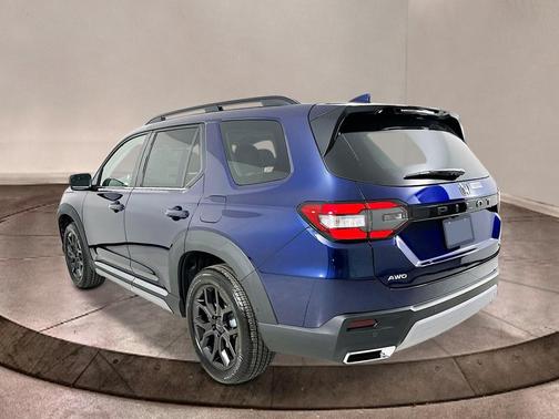 2025 Honda Pilot Touring 8-Passenger