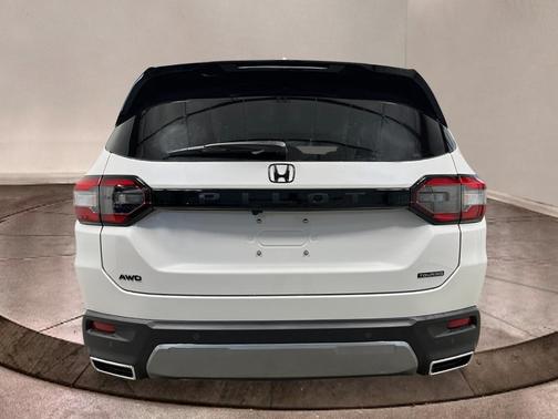 Platinum White Pearl 2026 Honda Pilot Touring 8-Passenger