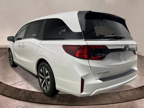 Platinum White Pearl 2026 Honda Odyssey EX-L