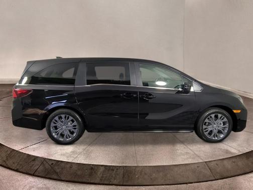 Radiant Red Metallic II 2026 Honda Odyssey Touring