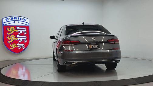 Platinum Gray Metallic 2020 Volkswagen Passat 2.0T SE