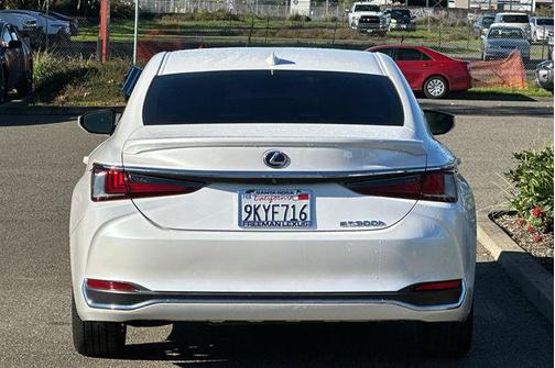 2021 Lexus ES 300h Base