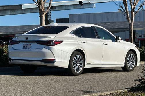 2021 Lexus ES 300h Base