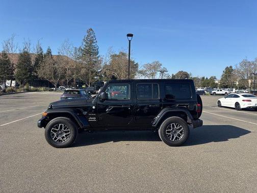 2024 Jeep Wrangler 4-Door Sahara 4x4
