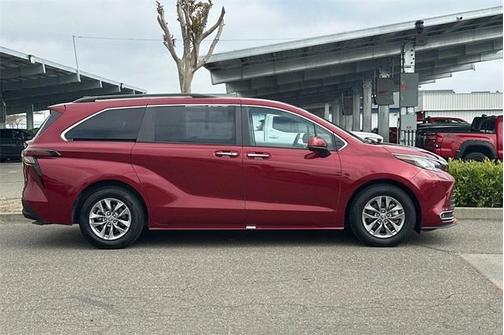 2023 Toyota Sienna XLE