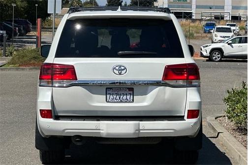 2016 Toyota Land Cruiser V8