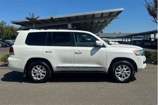 2016 Toyota Land Cruiser V8