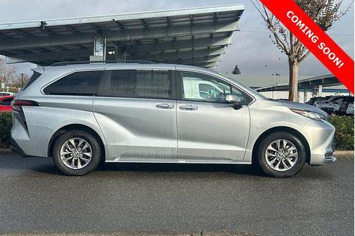 2023 Toyota Sienna XLE