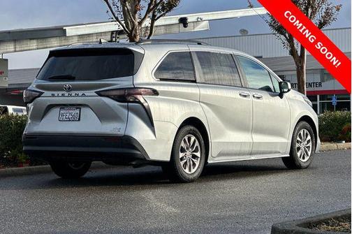 2023 Toyota Sienna XLE