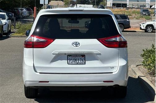 2020 Toyota Sienna LE