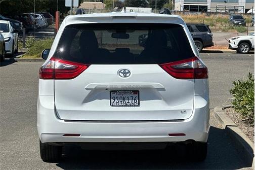 2020 Toyota Sienna LE