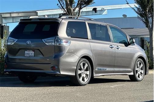 2019 Toyota Sienna SE