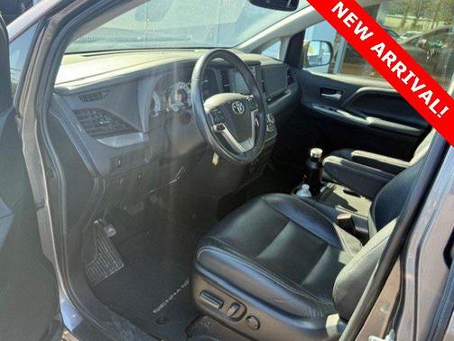 2019 Toyota Sienna SE