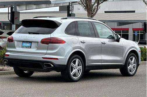 2017 Porsche Cayenne Platinum Edition