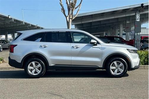 2022 Kia Sorento LX