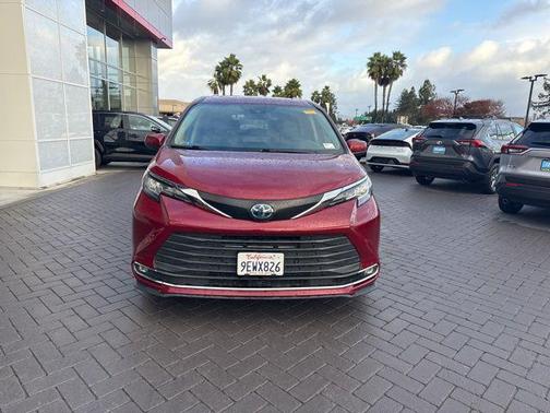 2023 Toyota Sienna XLE