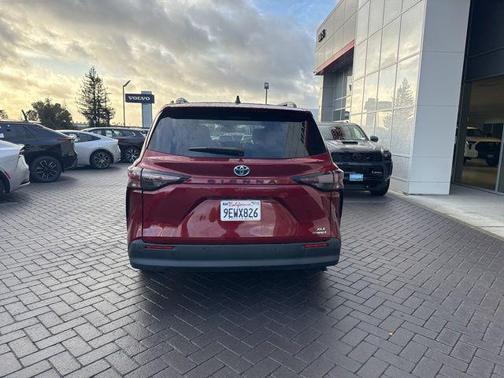 2023 Toyota Sienna XLE