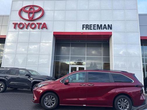 2023 Toyota Sienna XLE