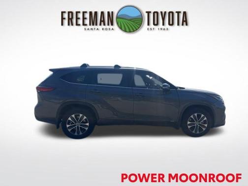 Magnetic Gray Metallic 2022 Toyota Highlander Hybrid XLE