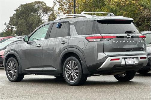 2023 Nissan Pathfinder SL FWD