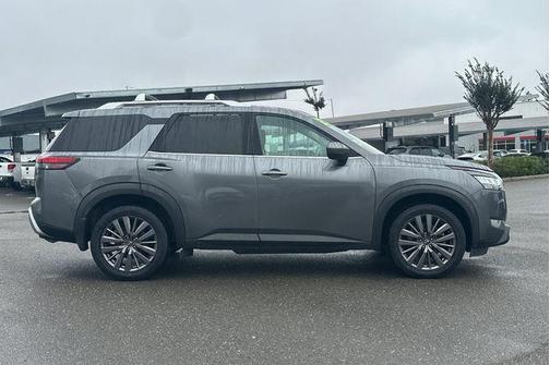 2023 Nissan Pathfinder SL FWD