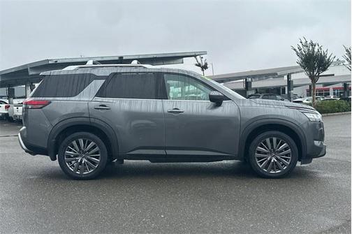 2023 Nissan Pathfinder SL FWD