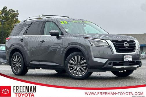 2023 Nissan Pathfinder SL FWD
