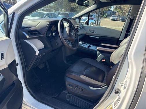 2021 Toyota Sienna Platinum 7 Passenger