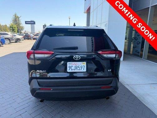 2020 Toyota RAV4 LE
