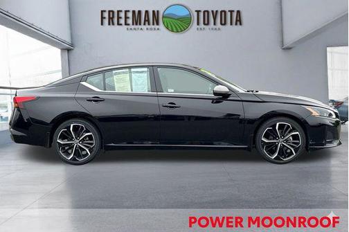 Super Black 2023 Nissan Altima SR FWD