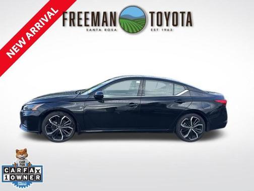 Super Black 2023 Nissan Altima SR FWD