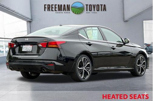 Super Black 2023 Nissan Altima SR FWD