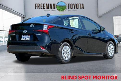 Midnight Black Metallic 2022 Toyota Prius LE