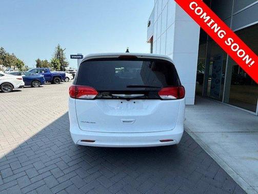 2022 Chrysler Voyager LX